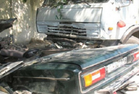 `KaMAZ` minik avtomobili ilə toqquşdu: 2 ölü, 1 yaralı